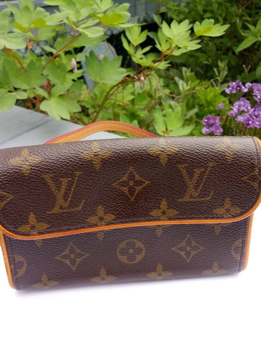 LOUIS VUITTON Pochette Florentine Bum Bag - Picture 7 of 13